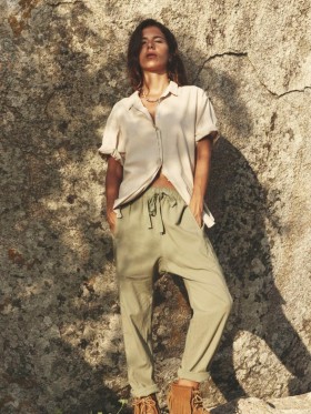  Calças e Macacões Femininos | Calça Draper Xirena em Verde Marinho Escuro